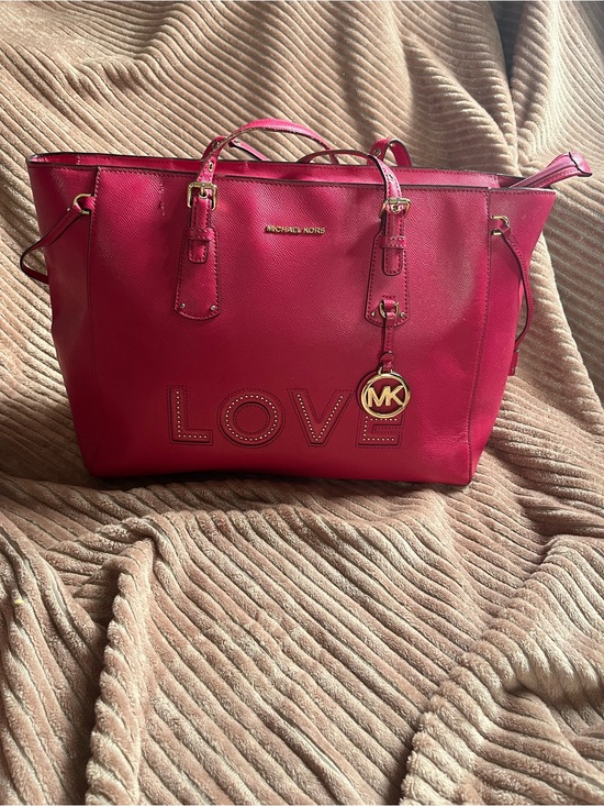Michael Kors Handbags - Michael Kors Voyager tote “LOVE”